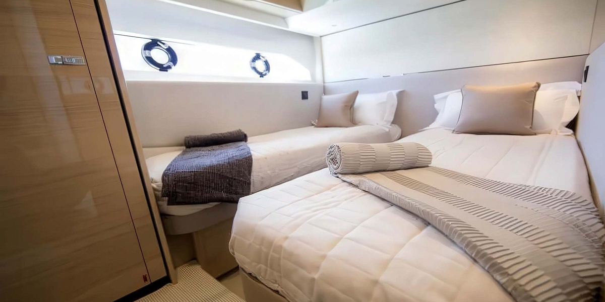 Аренда яхты Princess F55 Risa на Пхукете